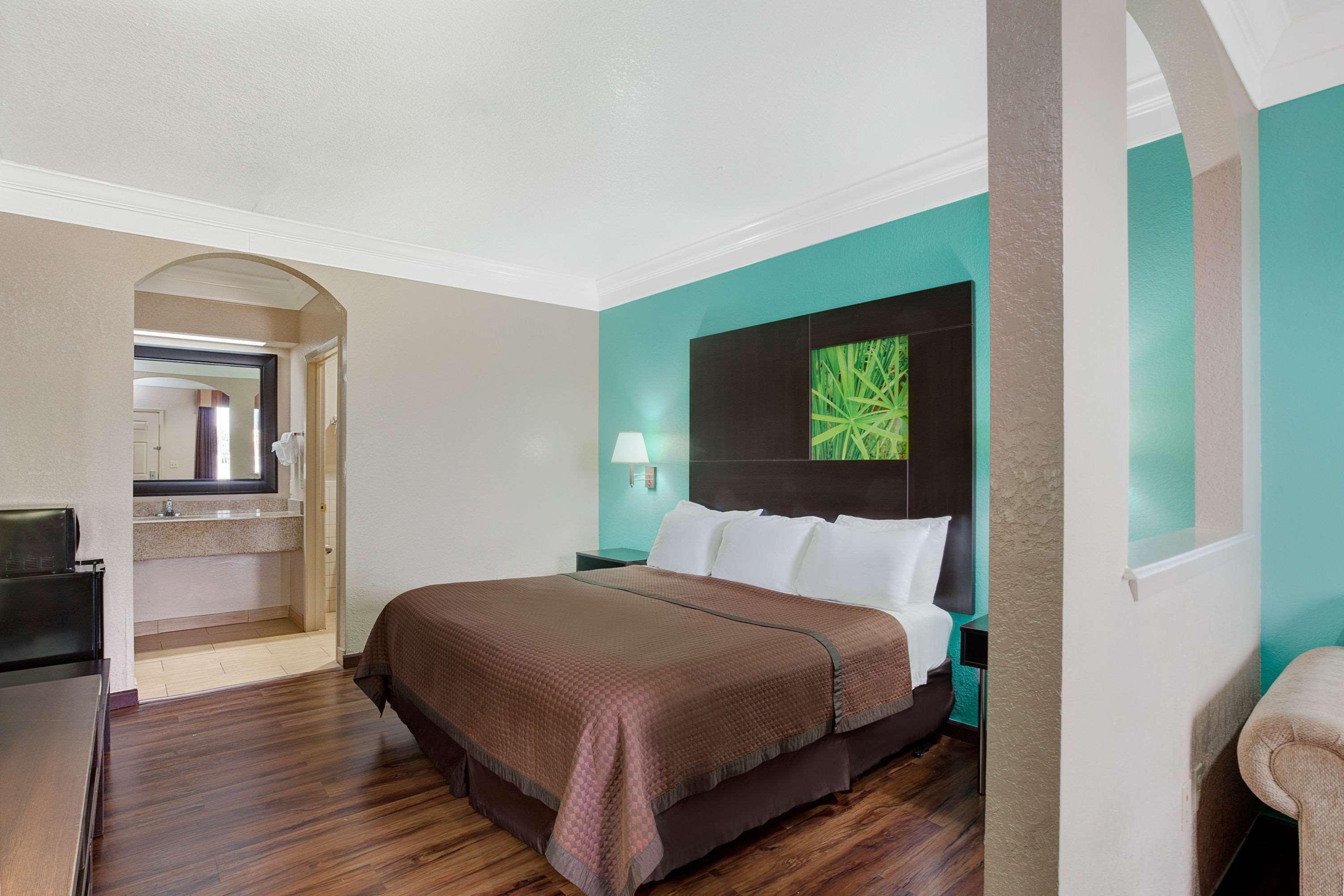 Super 8 By Wyndham Galveston Hotel Exterior photo
