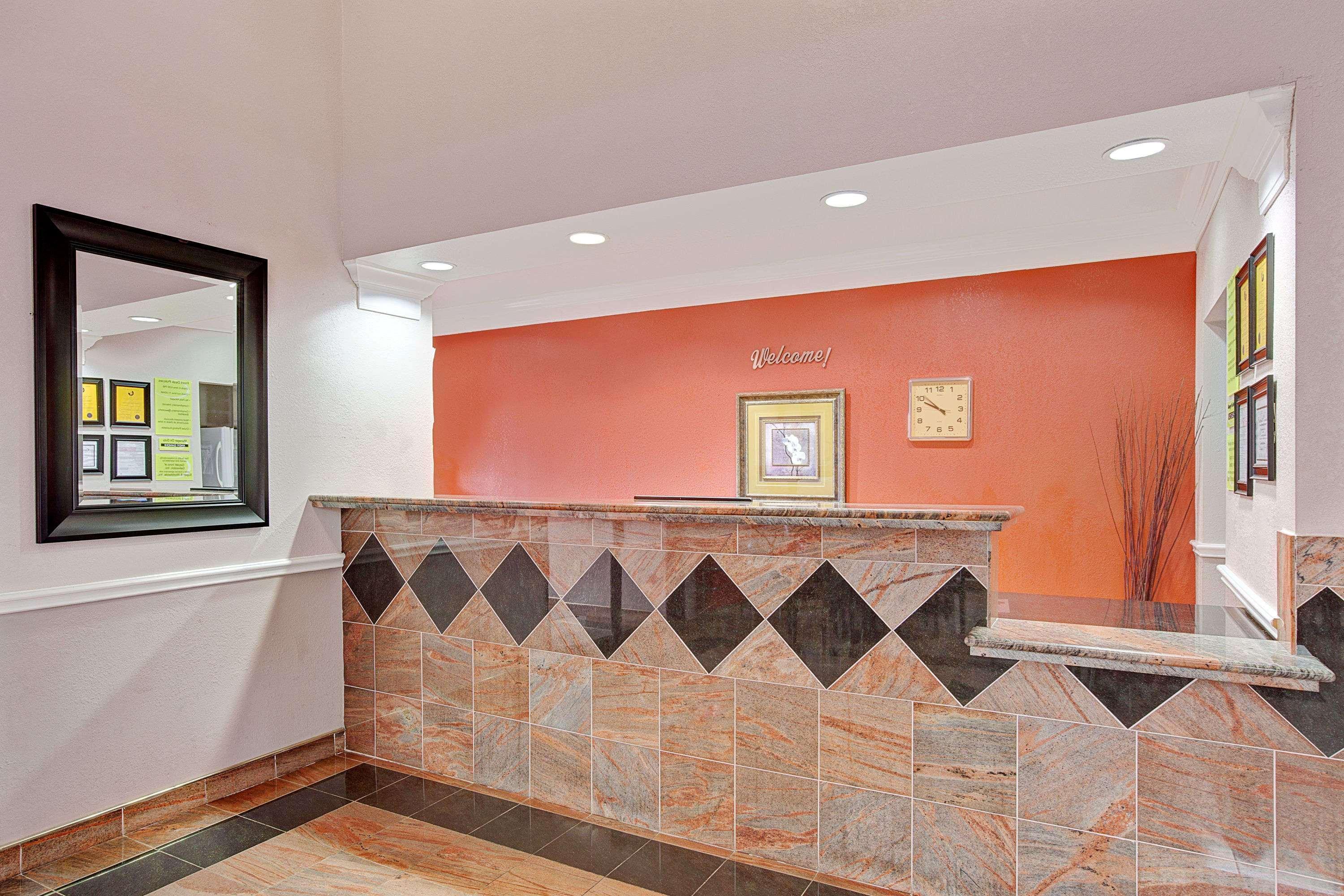 Super 8 By Wyndham Galveston Hotel Exterior photo