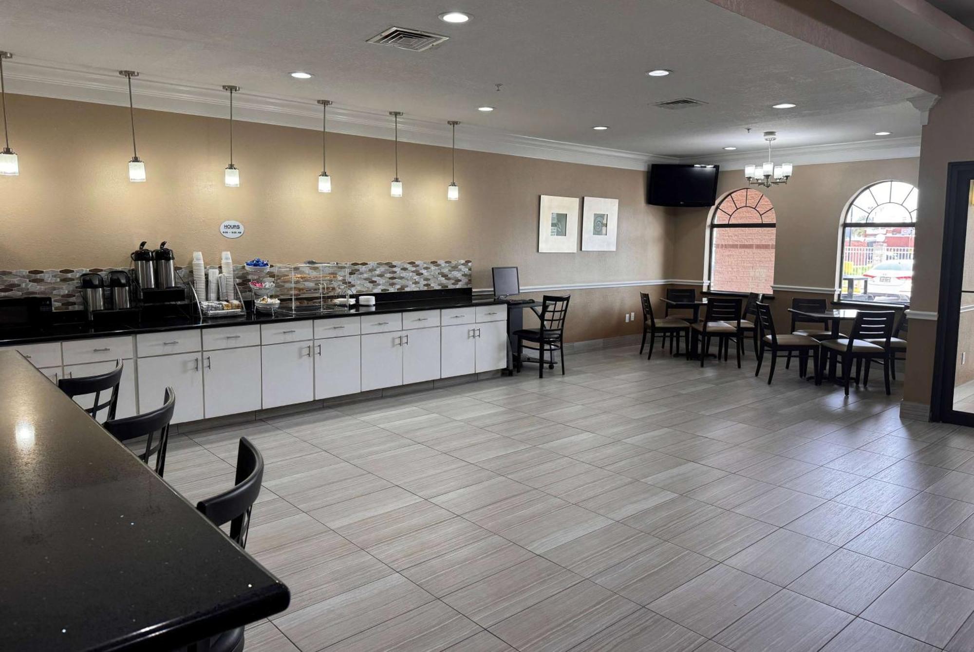 Super 8 By Wyndham Galveston Hotel Exterior photo