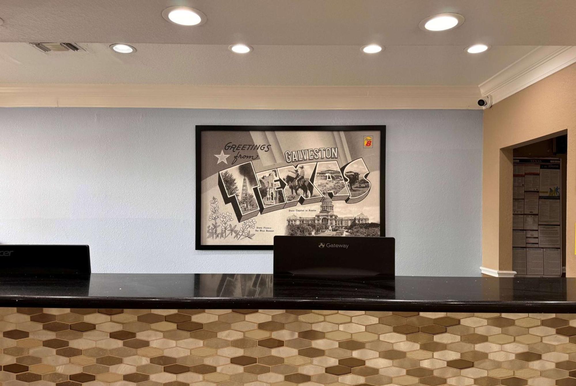 Super 8 By Wyndham Galveston Hotel Exterior photo